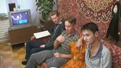 رجل طويل القامة فيلم جنسي مترجم يحصل له تجربه من قبل اثنين من hotties