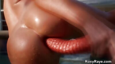تشارك امرأة جيدة البناء سريرا مع صديق في صندوق افلام سكس جنسي شاحنتها