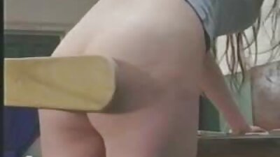 رجل معلق جدا يختبر مجموعة من ثلاثة أشخاص خلال اجتماع فيلم اجنبي جنسي